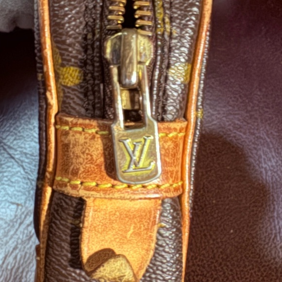 Louis Vuitton Marly Dragonne Clutch EUC - Picture 3 of 7